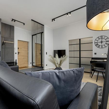 Exclusive Grey And Red Apartment In Warsaw Center By Noclegi Renters 외부 사진